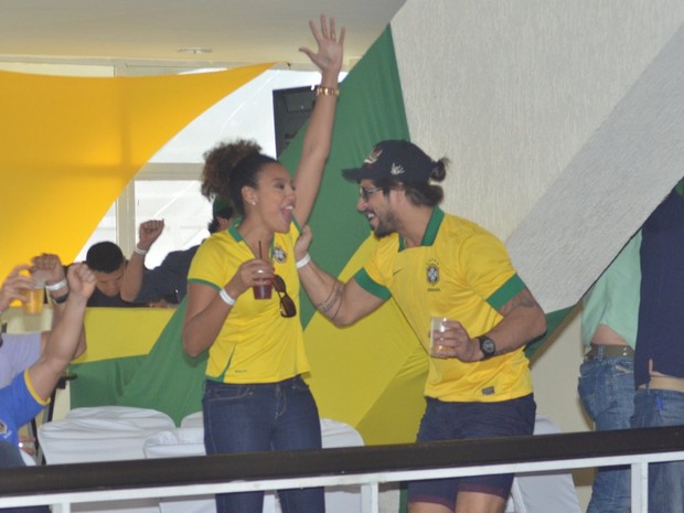 Famosos assistem ao jogo Brasil  (Foto: Leo Marinho /AgNews)