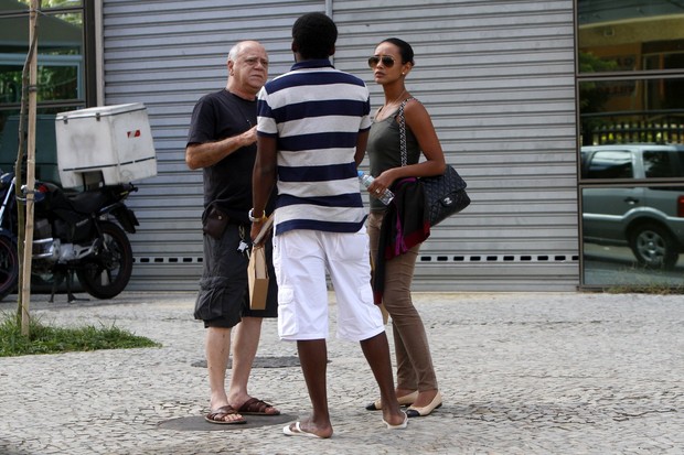 Taís Araújo e Lázaro Ramos na Gávea,Zona Sul do Rio (Foto: Gil Rodrigues/PhotoRioNews)