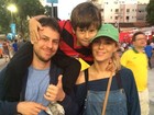Carolina Dieckmann vai com a família ver estreia da Argentina na Copa