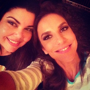 Ivete Sangalo e Fabiana Karla em churrascaria no Rio (Foto: Instagram/ Reprodução)