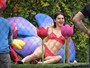 Kendall Jenner usa lingerie vermelha em ensaio fotográfico
