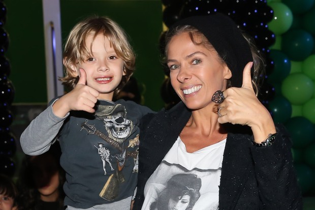 Adriane Galisteu com o filho, Vittorio (Foto: Manuela Scarpa/Brazil News)