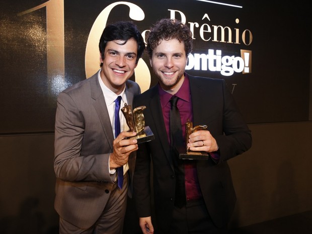 Mateus Solano e Thiago Fragoso em prêmio no Rio (Foto: Felipe Panfili, Felipe Assumpção e Léo Marinho/ Ag. News)