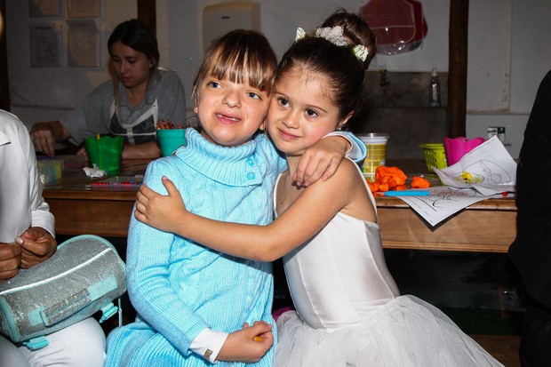 Rafaella Justus com Victoria_aniversariante - Festa de aniversário de 5 anos de Vicky, filha de Mariana Kupfer (Foto: Manuela Scarpa / PhotorioNews)