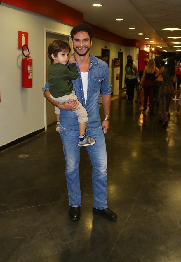 Sidney Sampaio com o filho, Leonardo (Foto: Marcello Sá Barretto/Agnews)