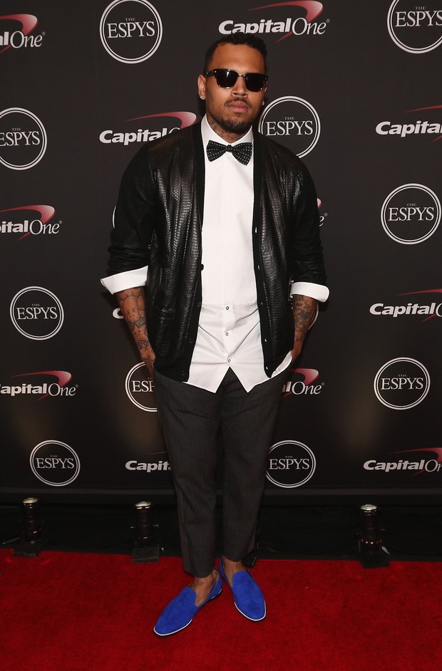 Chris Brown em premiação em Los Angeles, nos Estados Unidos (Foto: Christopher Polk/ Getty Images/ AFP)