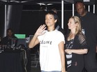 Rihanna adota corte de cabelo estilo 'Joãozinho'