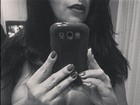 Sem blusa, Solange Gomes compartilha foto sexy na web