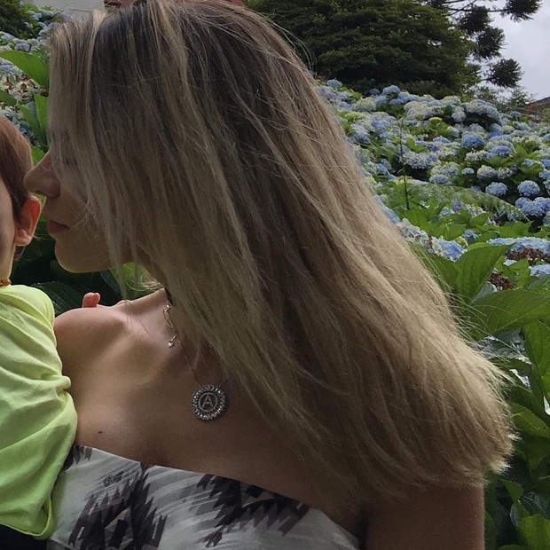 Adriana com seu filho (Foto: Reprodução / Instagram)