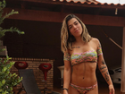 Petra Mattar exibe corpo tatuado e barriga trincada ao posar de biquíni