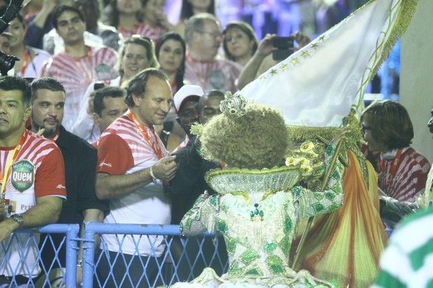 Kanye West assite ao desfile da Imperatriz (Foto: Raphael Mesquita/ Foto Rio News)