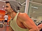 Gusttavo Lima mostra braços fortes em treino de musculação