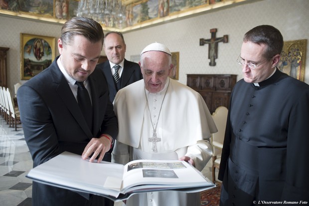 Leonardo DiCaprio e Papa Francisco (Foto: Osservatore Romano/Handout via Reuters)