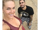 Ana Hickmann exibe barriga chapada em selfie com personal trainer
