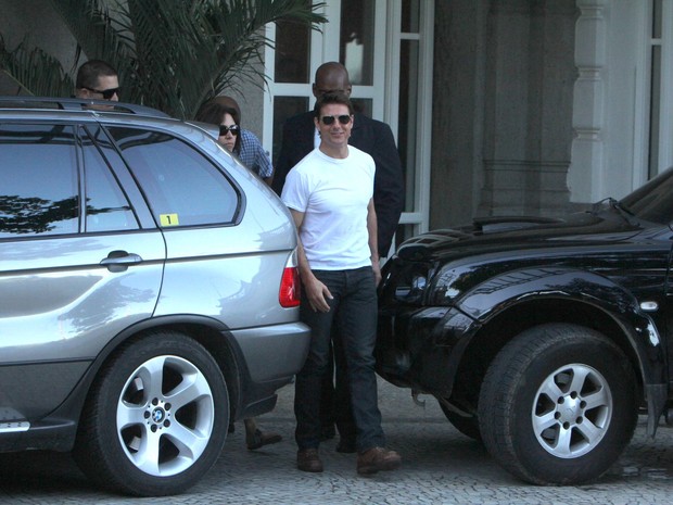 Tom Cruise deixa hotel em Copacabana, RJ (Foto: Delson Silva e Marcello Sá Barrettto / Agnews)