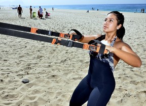 Priscila Pires posa para o EGO fazendo exercícios (Foto: EGO - Roberto Teixeira / EGO)
