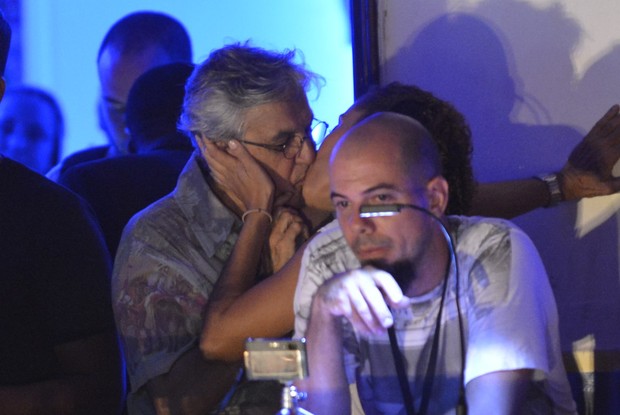 Caetano Veloso beija muito (Foto: Fábio Martins e Andre Muzzel/Ag News)