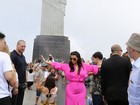 Kim Kardashian e Kanye West têm dia de turista no Rio com visita ao Cristo e a quadra de escola de samba