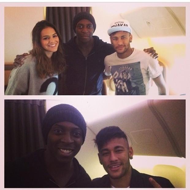 Neymar e  Bruna Marquezine com fã (Foto: Instagram / Reprodução)