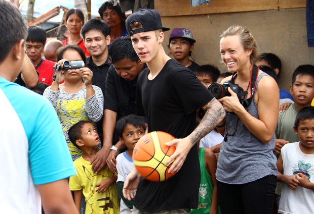 Justin Bieber nas Filipinas (Foto: STR/AFP)