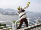Um ogro no Rio: 'Shrek' chama atenção ao passear pela cidade