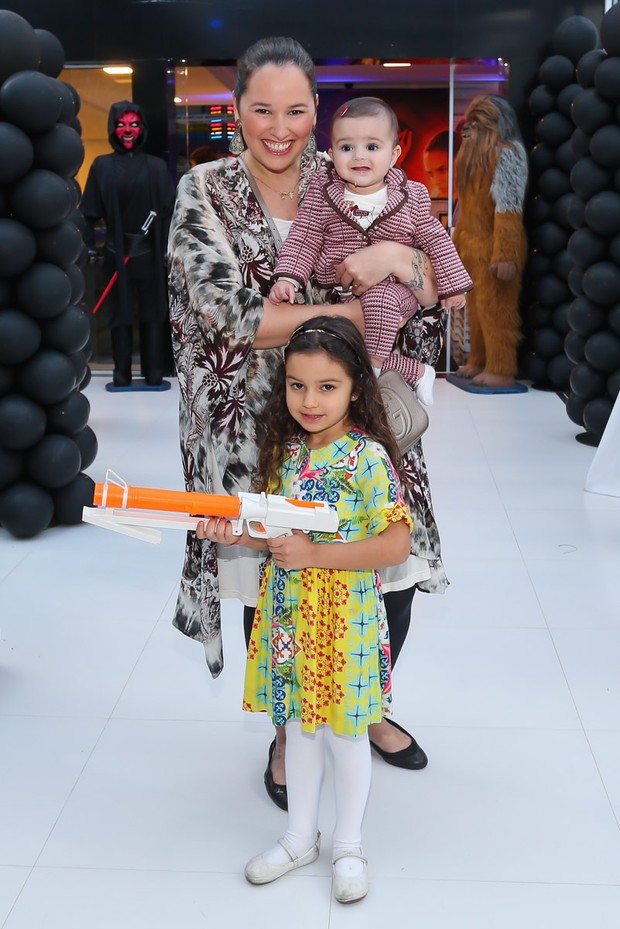 Maria Belém com as filhas  (Foto: Manuela Scarpa/Brazil News)