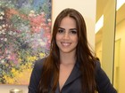 Pérola Faria usa calça justinha em inauguração de clínica de beleza