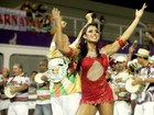De roupa curta, Gracyanne Barbosa samba em ensaio de carnaval