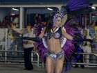 Calcinhas bem cavadas e tapa-sexos marcam noite de desfile no Rio e em São Paulo