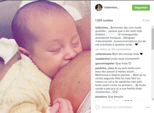 Lizi Benites amamenta a filha de 1 mês de vida, Liz (Foto: Reprodução/Instagram)