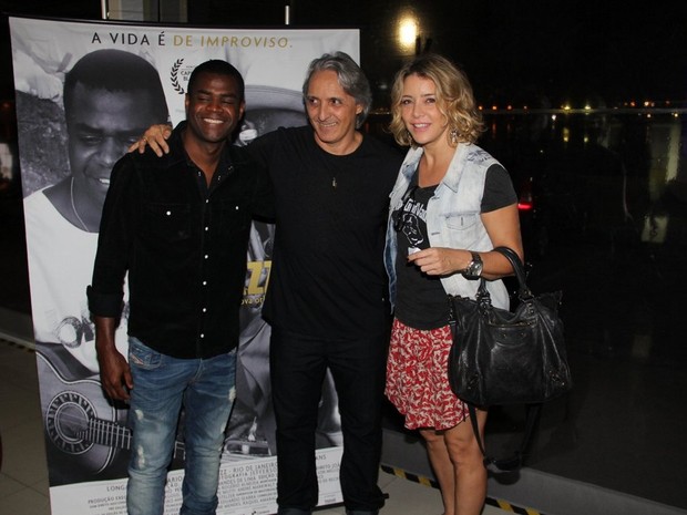Christine Fernandes (à direita) em pré-estreia de filme na Zona Sul do Rio (Foto: Anderson Borde/ Ag. News)