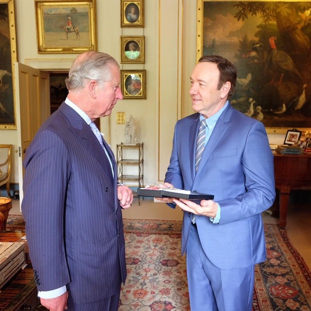 Príncipe Charles e Kevin Spacey (Foto: Instagram / Reprodução)