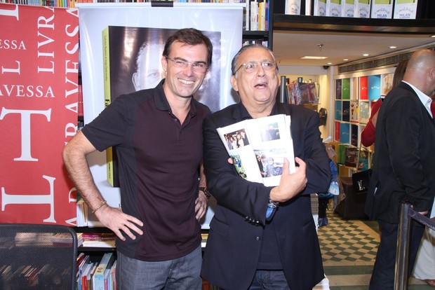 Tino Marcos e Galvão Bueno no lançamento da biografia do locutor esportivo (Foto: Thyago Andrade/Fotorio News)