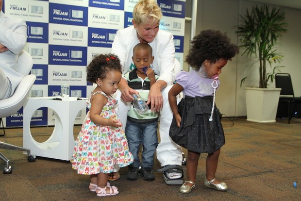 Xuxa em evento no Rio (Foto: Anderson Borde / AgNews)