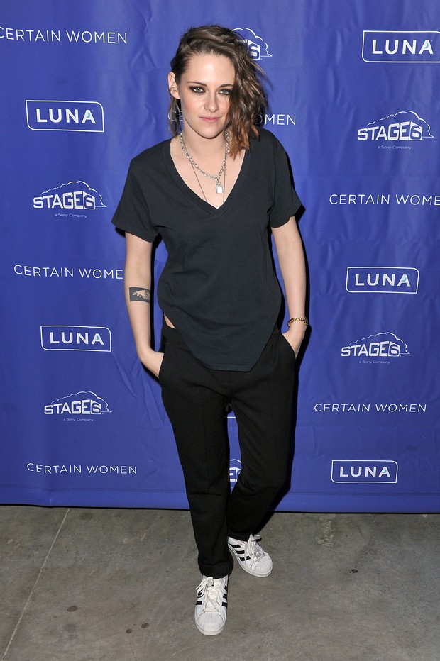 Kristen Stewart aposta no estilo rebelde e andrógino. Atriz  completa 26 anos neste sábado, 9  (Foto: Getty Image/X-17/AKM)
