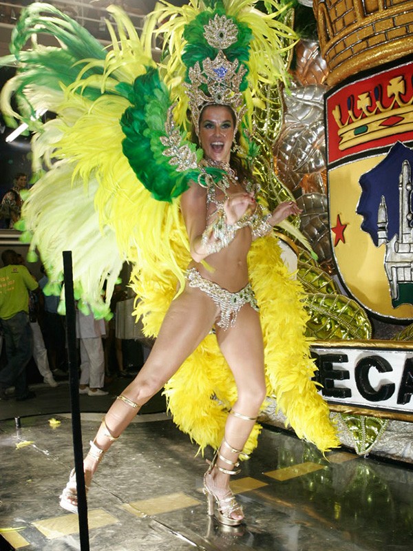 Galeria Elas fazem falta no carnaval - Deborah Secco (Foto: AGNews)