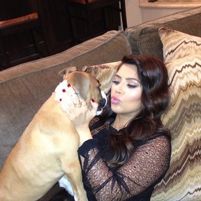 Kim Kardashian com cachorro (Foto: Instagram/ Reprodução)