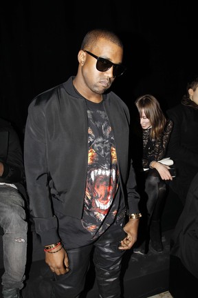 Kanye West com camista de rottweiler (Foto: Getty Images)