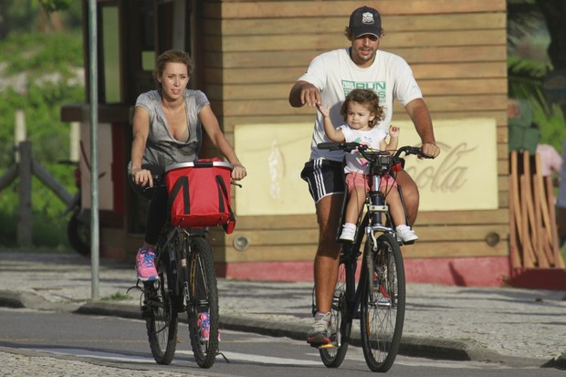 Dani Monteiro com a família (Foto: Agnews/ Dilson Silva)