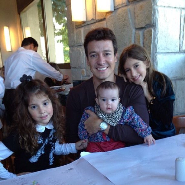 Rodrigo Faro almoça acompanhado de sua família: ' Minhas 4 mulheres' (Foto: Reprodução/Instagram)