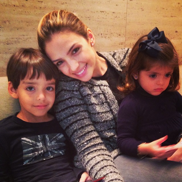 Caca Celico com os filhos (Foto: Reprodução/ Instagram)