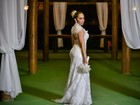 Mulher Melão posa para editorial de noivas e diz: 'Agora só falta o marido'
