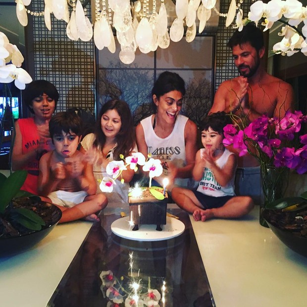 Juliana Paes com a família (Foto: Instagram / Reprodução)