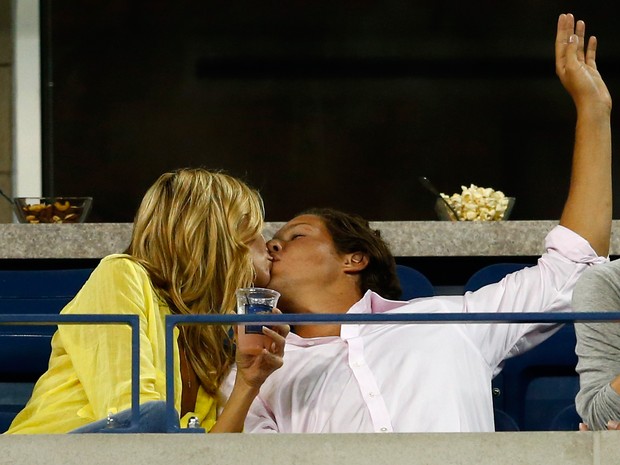 Heidi Klum com o namorado, Vito Schnabel, durante partida de tênis em Nova York, nos Estados Unidos (Foto: Julian Finney/ Getty Images/ AFP)
