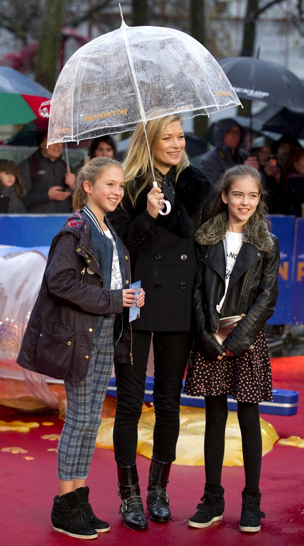 Kate Moss com a filha Lila Grace, à esquerda da foto (Foto: AFP)