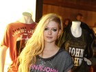 Avril Lavigne diz a fãs que está com problemas de saúde e pede orações