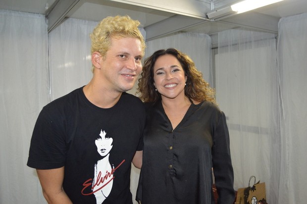 Daniela Mercury e o ex-BBB Aslan (Foto: Felipe Souto Maior / AgNews)