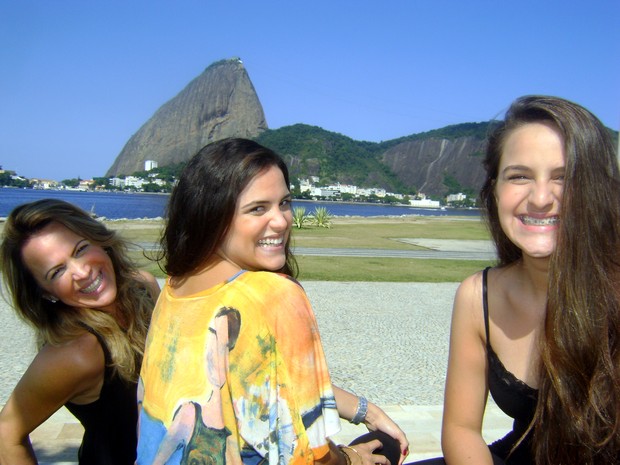  Marinara com as filhas Júlia e Maria Clara (Foto: Divulgação)