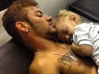 Após jogo, Neymar relaxa com o filho