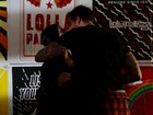 Cleo Pires é flagrada aos beijos com Leandro D'lucca no Lollapalooza